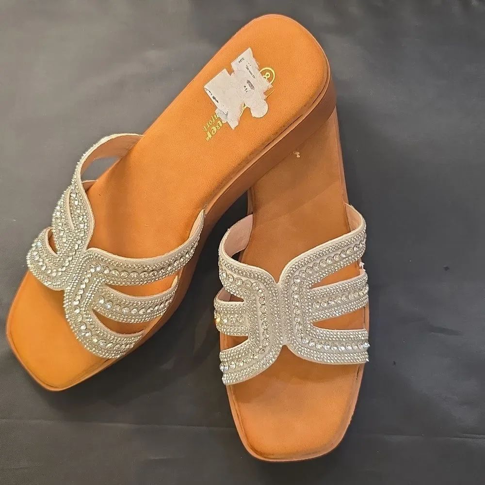 BRAND NEW FOREVER COMFORT JEWEL STRAP EMBELLISHED WOMENS WEDGE SANDAL G1
